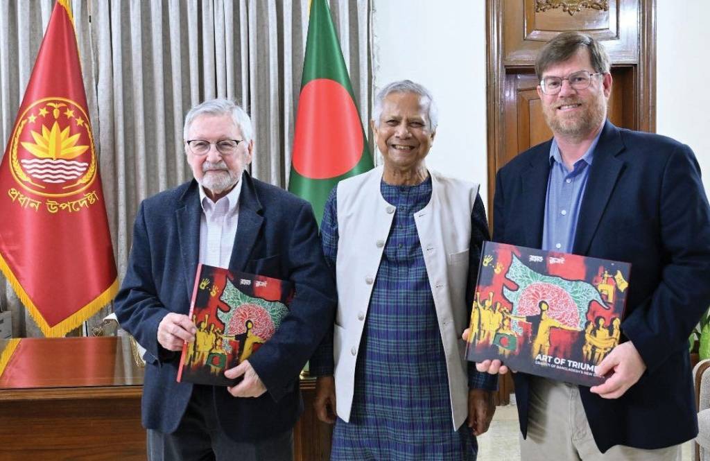 প্রধান উপদেষ্টার সঙ্গে সাক্ষাৎ সাবেক মার্কিন ২ কূটনীতিকের