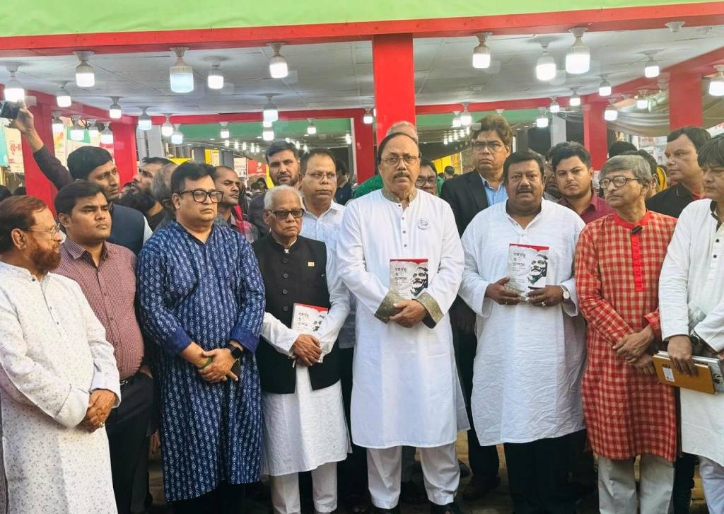 একুশে বইমেলায় বঙ্গবন্ধু ও জাপান এবং শহীদ কামারুজ্জামান গ্রন্থের মোড়ক উন্মোচন